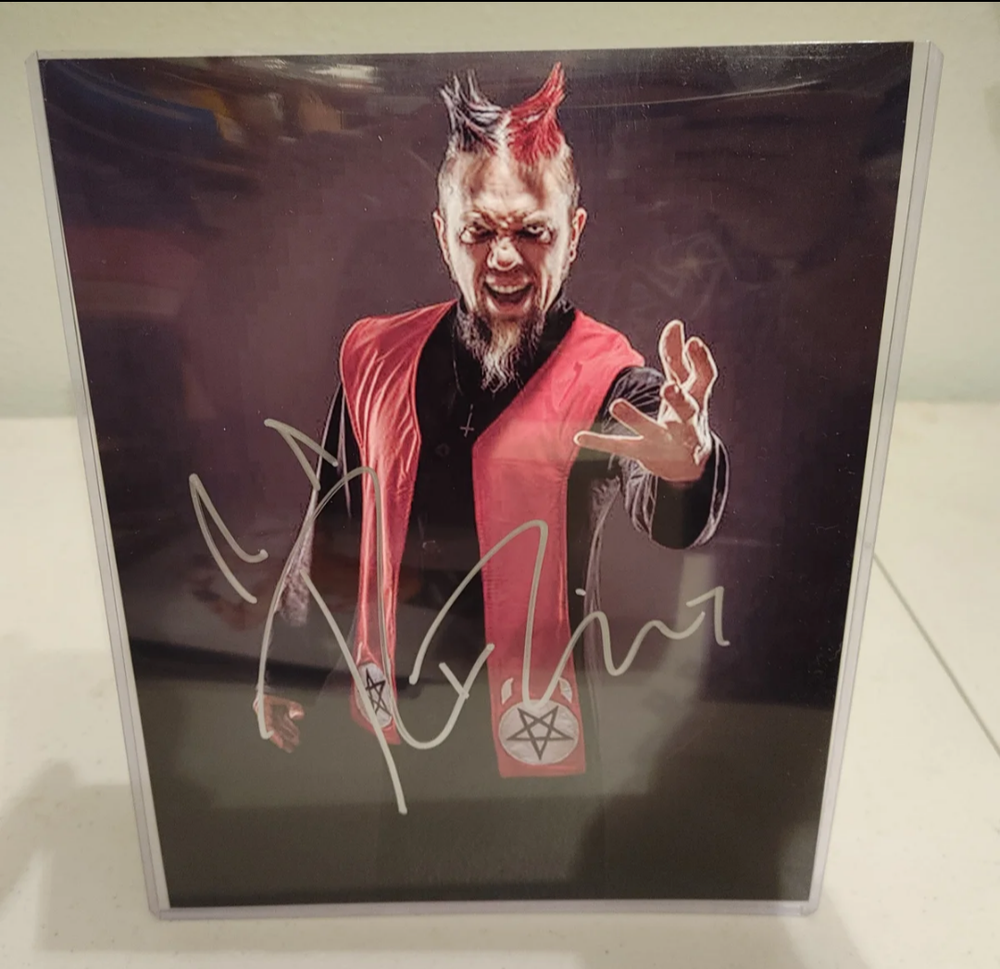 AEW Ryzin Autographed 8x10 Photo 2